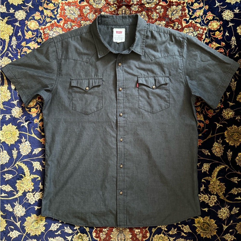 Levi’s men’s poly/cotton blend charcoal grey short sleeve button up, size XL